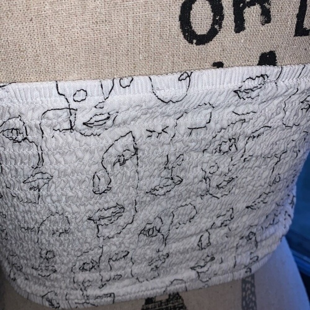 White Crop Tank with Face Design S - Picture 4 of 5